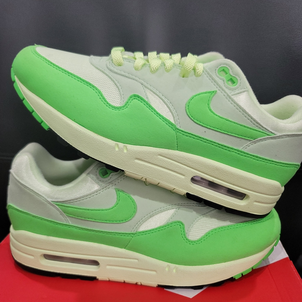 7M/ 8.5W Nike Air Max 1 Green LIKE NEW. NO BOX